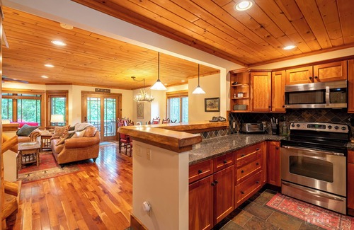 Lake Placid House | Mountain Retreat - walk to Main Street