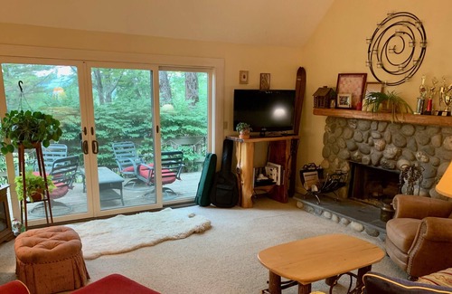 West Hartford Condo | New ski-on/ski-off premium stand-alone condo in heart of Quechee!