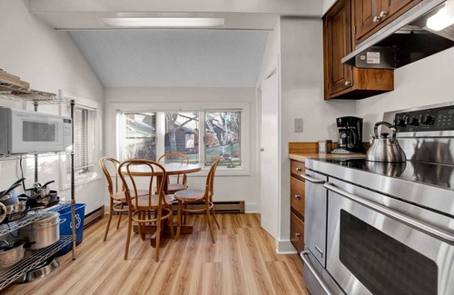 West Hartford Condo | On Golf Course, Views! Spacious! - Landmark 2C