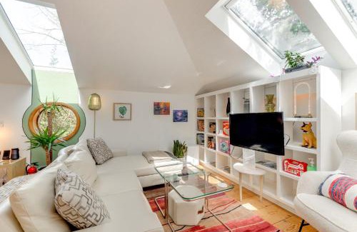 Bryn Mawr Apartment | Pet-Friendly Minneapolis Studio Walk to Lake!