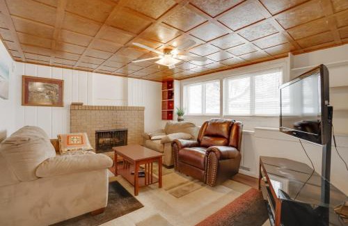 Spring Lake Park Apartment | Pet-Friendly Minneapolis Apt Near Shops and Dining!