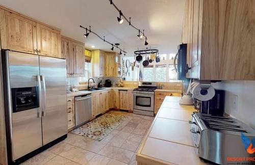 Angel Fire House | Pets | Fireplace | Hot Tub | Air-Conditioning | Royal View