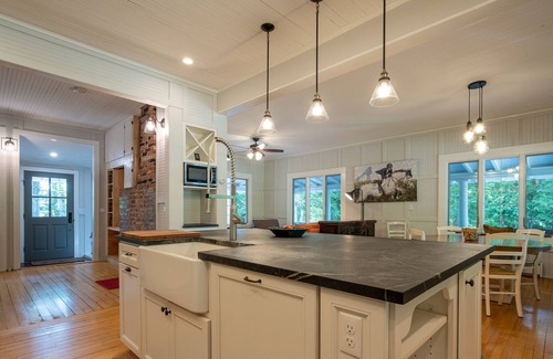 Hillcrest House | Picturesque Home - 2 Minute Walk to Main Street