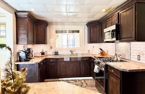 Lake Placid House | - Placid Peak Lodge - Great Central location in the village