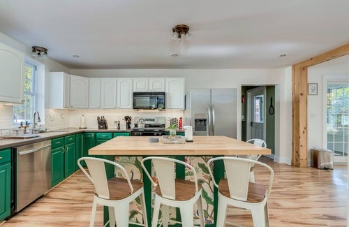 Canton Apartment | Pool Table & More Spacious Family Fun