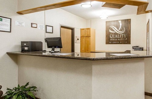 Eau Claire Hotel | Quality Inn & Suites