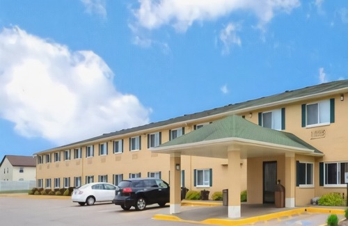 Eau Claire Hotel | Quality Inn & Suites