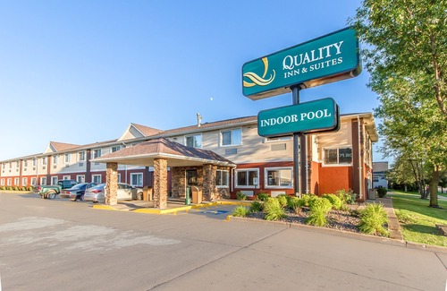 Eau Claire Hotel | Quality Inn & Suites