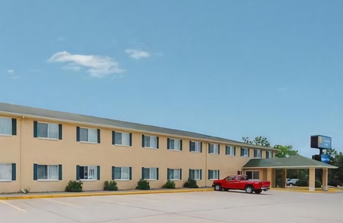 Eau Claire Hotel | Quality Inn & Suites