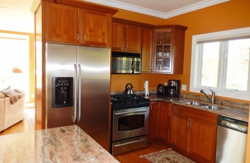 Ludlow House | Relax, dine, hike, or ski! Year-round family fun @ Okemo/Green Mountains