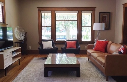 Kutzky Park House | Renovated 1919 Home in central location