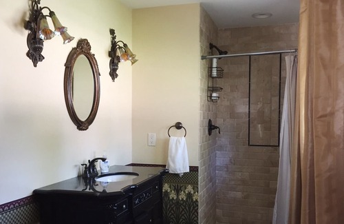 Kutzky Park House | Renovated 1919 Home in central location