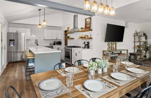 Stowe Condo | Renovated 4-bedroom House with Outdoor Space & Private Hot Tub