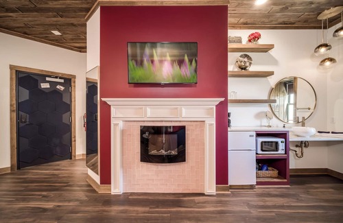 Prescott Hotel | Romantic Escape | Cozy Fire | Coffee & Dining