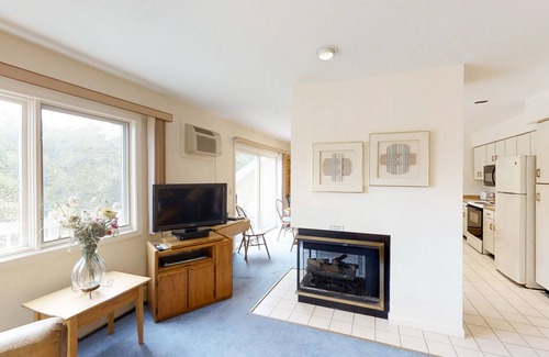 Stowe Area Condo | Ski-adjacent home with hot tub, pool, sauna & gym access