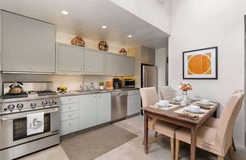 Historic Eastside House | Ski Discounts! Walk to Plaza on Historic East Side