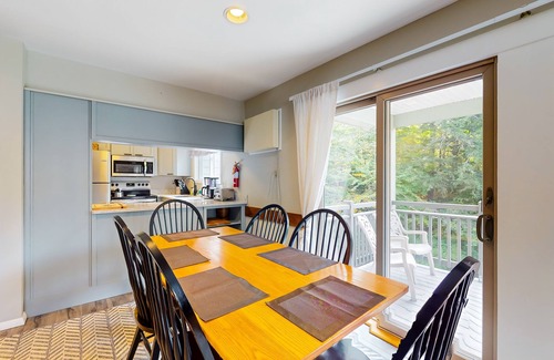Jeffersonville Condo | Ski-in/ski-out third-floor condo with lift views, pools, fireplace, and balcony