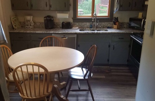 Central Vermont- Killington House | ☆ SKI ON & OFF! ☆ Spruce Glen Cabin 2 on Great Eastern w/AC, Sauna. Fireplace