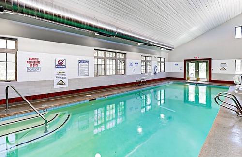 Northeast Santa Fe Condo | Southwest-Style Gem with Balcony, Pool & Hot Tub | Walk to Santa Fe Plaza
