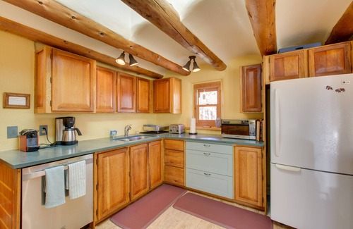 Taos House | Spacious Adobe Home < 1 Mi to Downtown Taos!