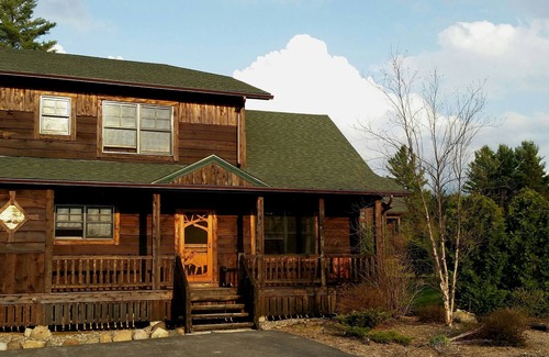 Lake Placid House | Spacious townhouse in Lake Placid with all amenities + 3 in-suite bathrooms