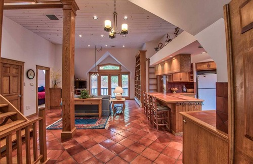 Stowe Hollow Apartment | STOWE HOLLOW apt, tesla plug. Great for couples, and small families