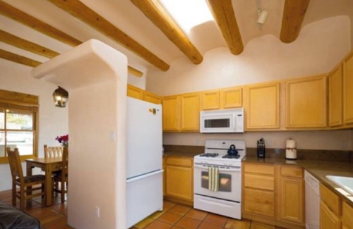 Northeast Santa Fe House | Sunny Casa Placidita. Walk to plaza! 2 BDR, 2 BA, Sleeps 4, Yard, Patio, carport