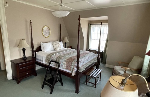 Brandon Hotel | The Brandon Inn - Fourth Floor Queen Room