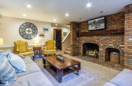 Killington House | The Doe House - HOT TUB, 4BR