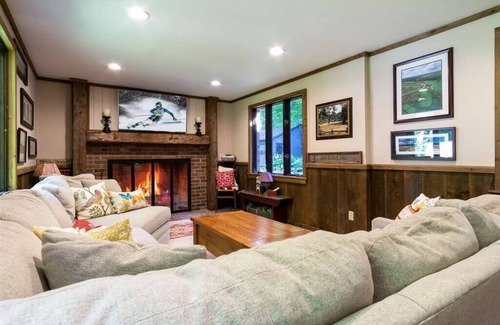 Killington House | The Doe House - HOT TUB, 4BR
