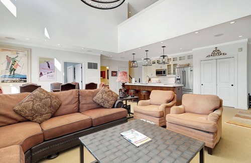 Stratton Mountain Condo | Top Flr Duplex 4BR 4BA - Walk to All @ Stratton Mt