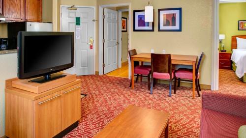 Westlake Hotel | Towneplace Suites by Marriott Cleveland Westlake