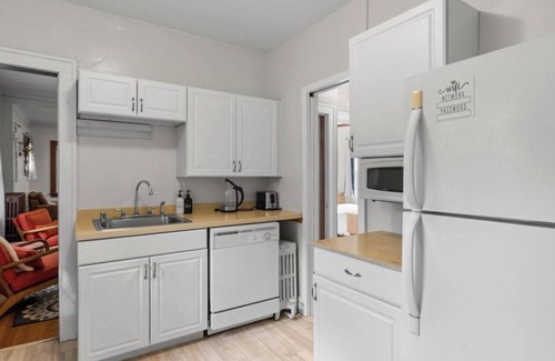 Prospect Park Apartment | University Minneapolis DT - 2 bedroom apartment, petfriendly garage