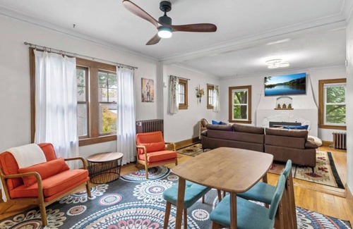 Prospect Park Apartment | University Minneapolis DT - 2 bedroom apartment, petfriendly garage
