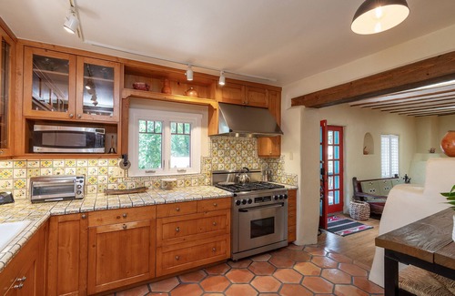 Historic Eastside House | Walk: Plaza, Eating, Drink, Art Historic Eastside
