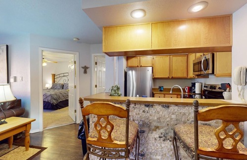 Angel Fire Condo | Walk to lifts | Easy Access | Wi-Fi | Mountain Spirits 215