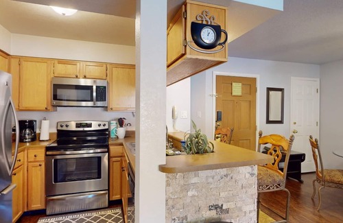Angel Fire Condo | Walk to lifts | Easy Access | Wi-Fi | Mountain Spirits 215