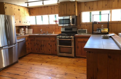 Craftsbury House | Well equipped cozy home sleeps 10 - hiking, biking, skiing & world class beer!