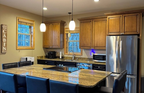 Holcombe Cabin | Woodlawn Lakeside Retreat - 2 BR Waterfront Cabin