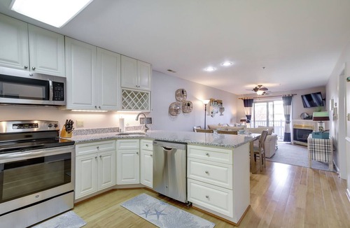 Heron Harbour Isle Apartment | 1/2 Mi to Ocean City Beach! Poolside Retreat