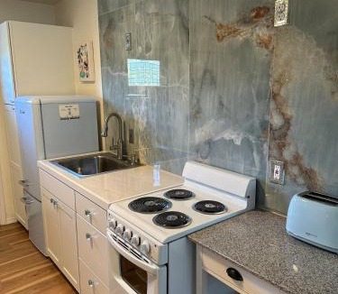 University Heights Apartment | 1 Bedroom Apartment Wbalcony