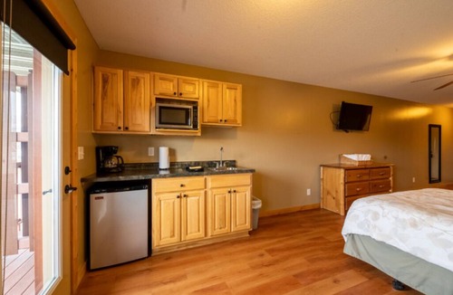Isle Resort | 1-bedroom double queen hotel Cabin 13, overlooking Mille Lacs Lake