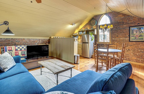 Madison Apartment | 1 Block to Main St: 'Second Street Carriage House'