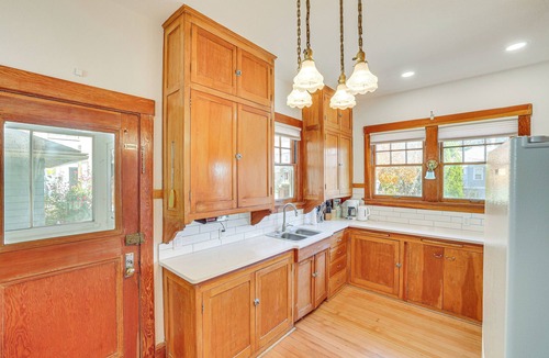 Pendleton House | 1 Mi to Pendleton Round-Up: Historic 'Elnor' Home