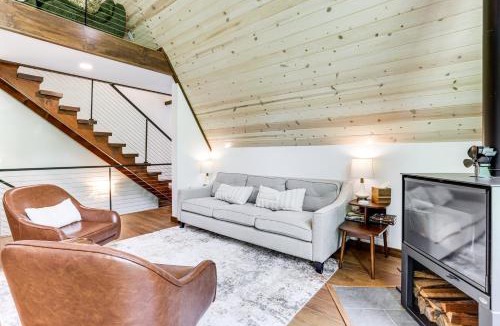 Alpine Lake House | 1 Mi to Resort Beach Alpine Lake A-Frame!