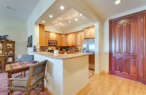 Angel Fire Condo | 1 Mi to Skiing: Mtn-View Condo in Angel Fire!