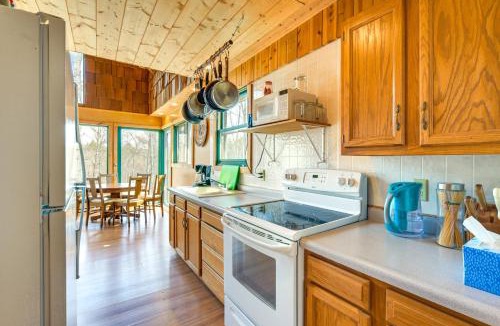 Trego House | 1 Mi to South Twin Lake Cabin with Deck in Trego!