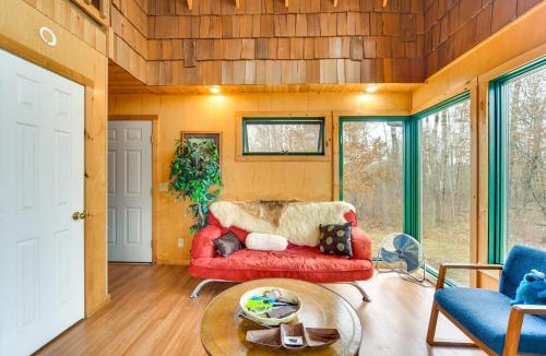 Trego House | 1 Mi to South Twin Lake Cabin with Deck in Trego!