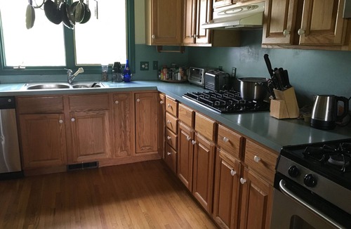 Shorewood House | 1 room1 bath min.30 days in a multi room house. More rooms available.