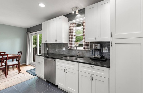 Waite Park House | 10 BEDS in 4 BR! Quiet comforts in the city.